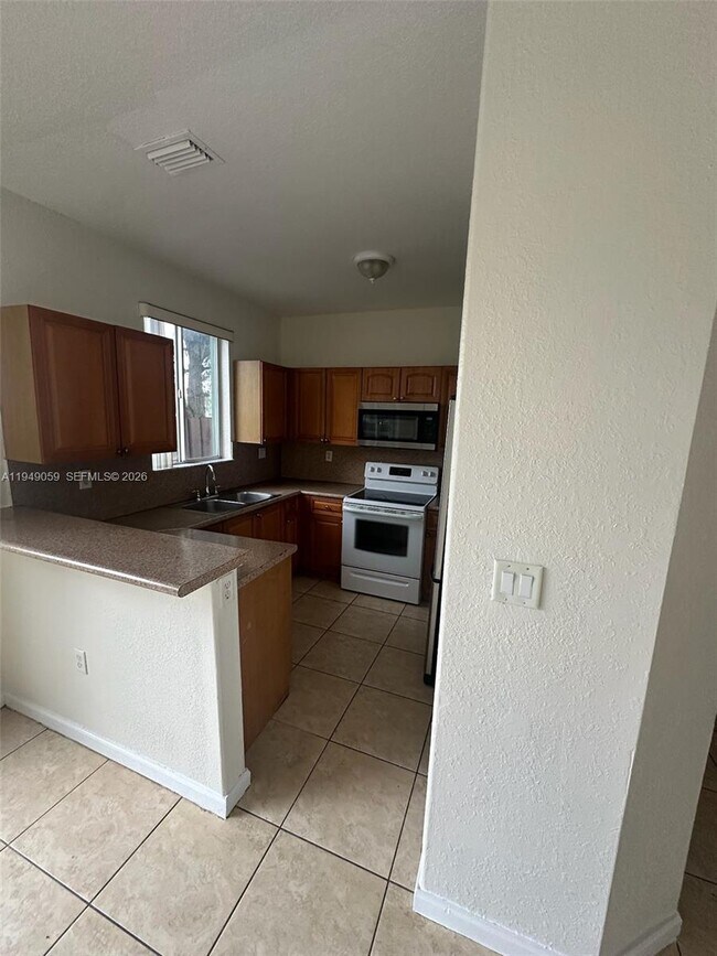 Photo - 1440 SE 24th Ct