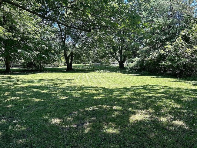 Photo - 8701 Brookville Rd