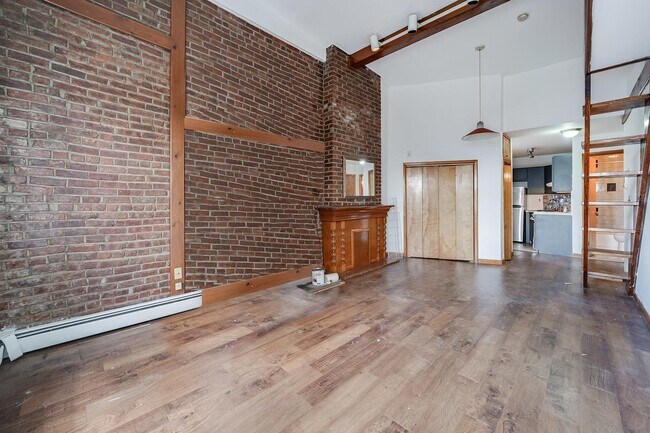 Photo - 1093 Summit Ave