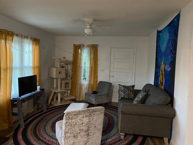 Photo - 207 Poplar St