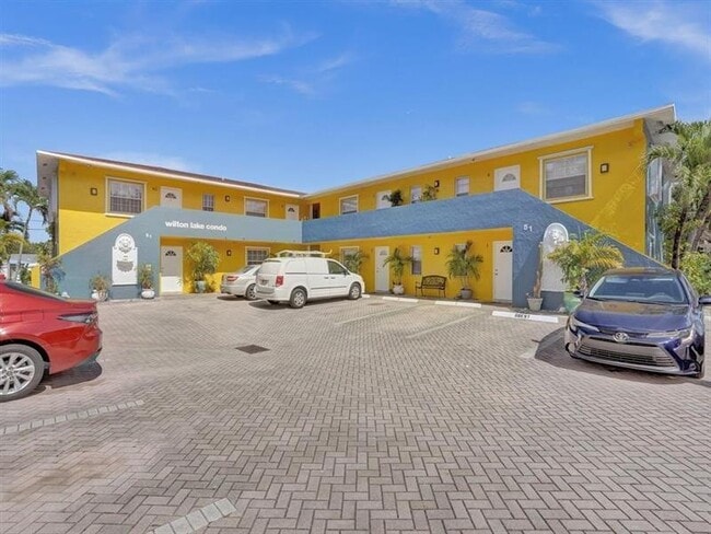 Building Photo - 51 NE 24th St Unit 6