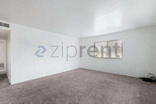 Photo - 4561 Ashcroft Ave