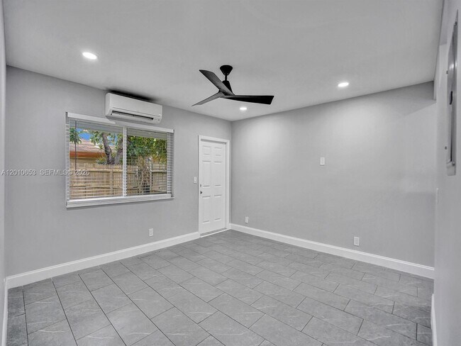 Photo - 951 SW 30th St Unit 1-2
