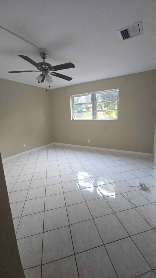 Photo - 4061 NW 9th Ave Unidad 4061