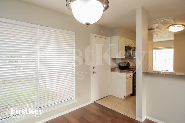 Photo - 2710 Village Ct