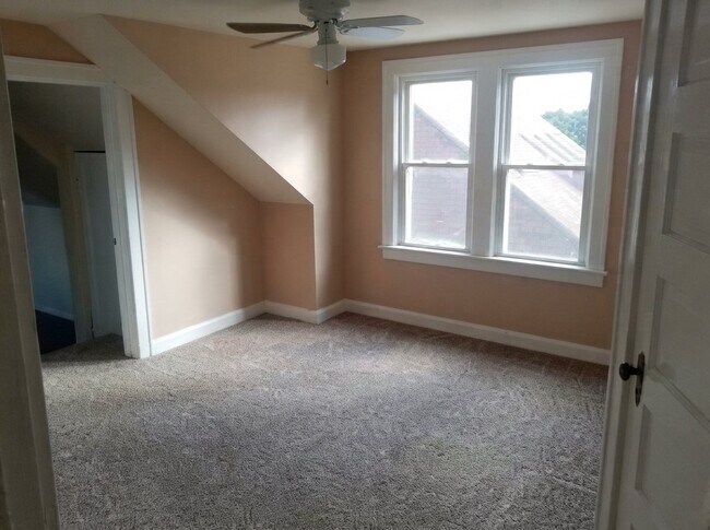 247 Stratford Ave
