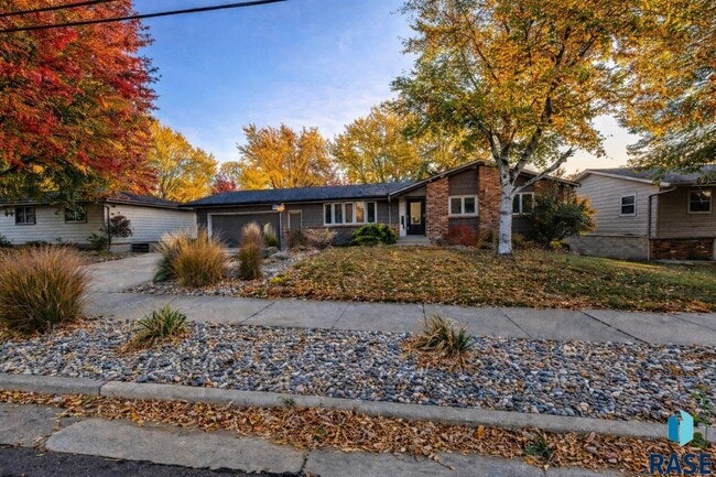 Building Photo - 4504 S Lewis Ave