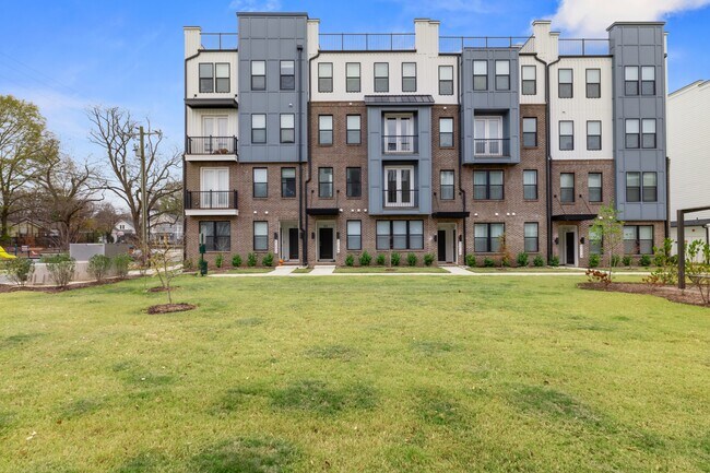 Photo - 1206 Coach Sta Aly