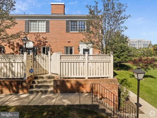Building Photo - 1627 N Van Dorn St Rental