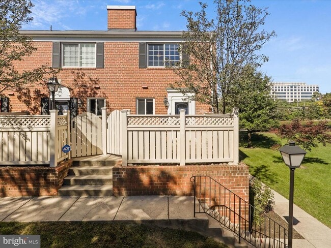Photo - 1627 N Van Dorn St Townhome