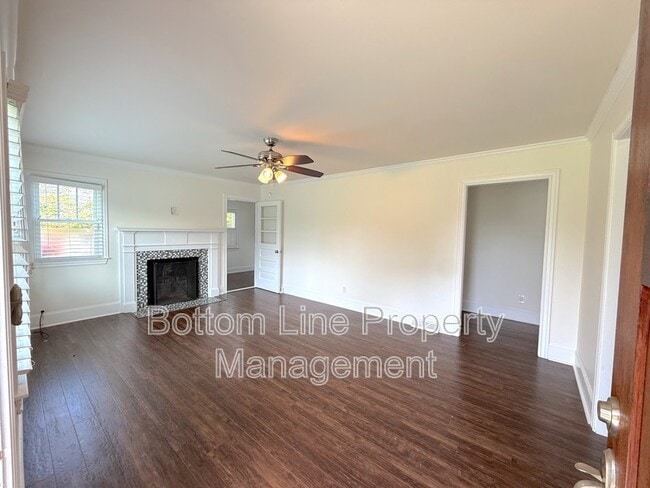 Photo - 114 W College St