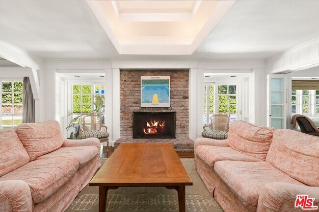 Photo - 1456 Roscomare Rd