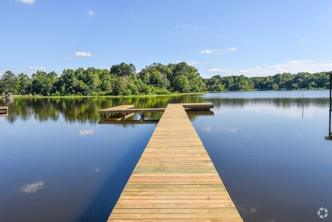 Building Photo - Tour Today! 3 Bedroom Home On Lake Tyler!