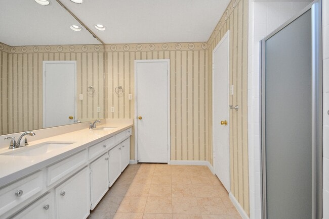 Photo - 2818 Colonial Dr