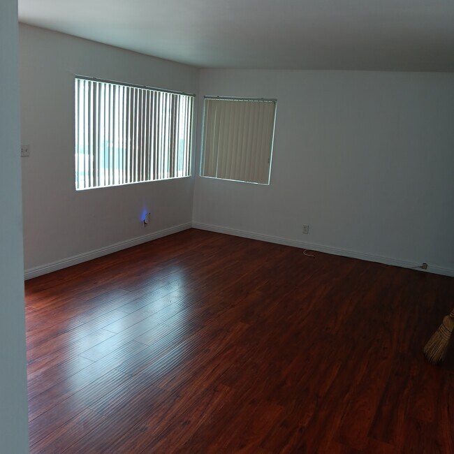 Photo - 4745 W 160th St