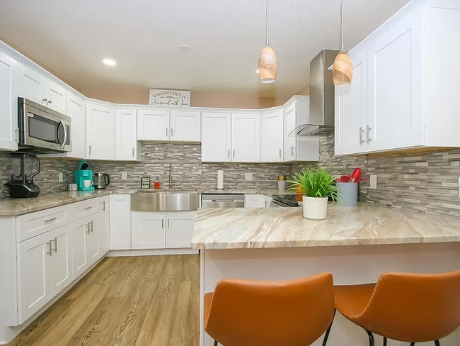 Photo - 55 Velma Dr W