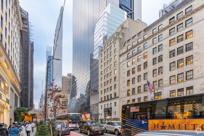 Photo - 7 W 57th St