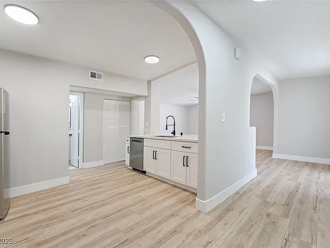 Photo - 2221 Ellis St Unit B