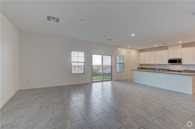 Building Photo - 600 Carriage Hill Dr Rental