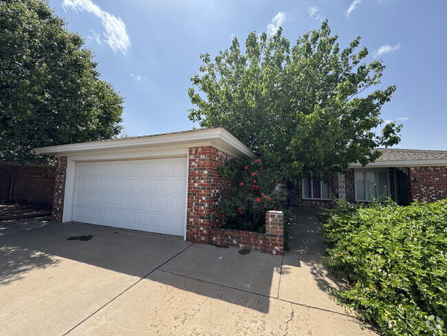Building Photo - "Charming 2-Bed Oasis with 1.5 Baths on Al... Unit B Rental