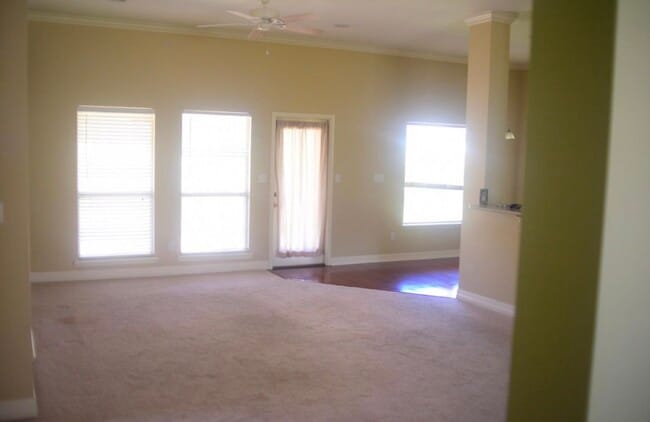 Photo - 122 Palisade Ln