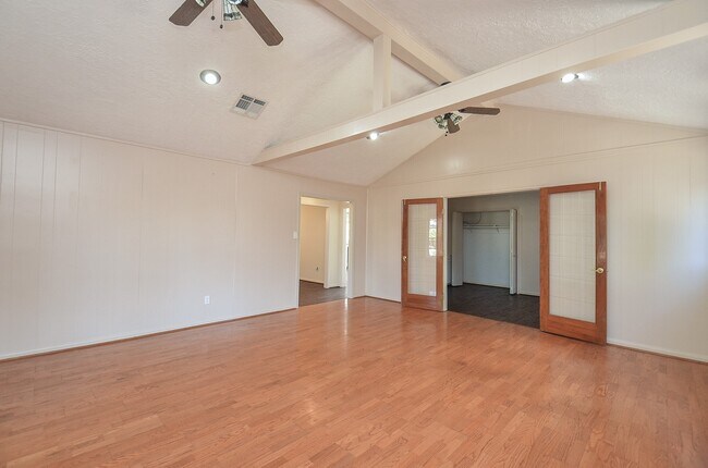 Photo - 7923 Burgoyne Rd