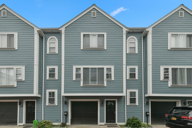 Photo - 335 W 4th St Unit 335