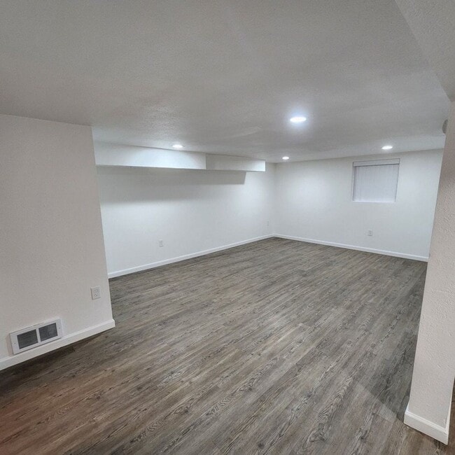 Photo - 2108 Laurel Unit B Lower