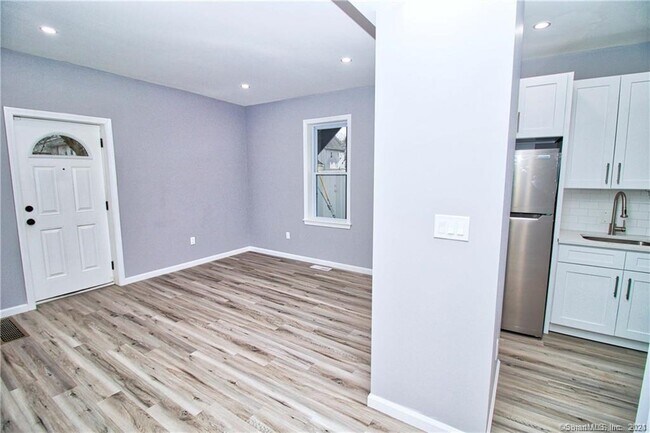 Photo - 34 Lester St Unit 1