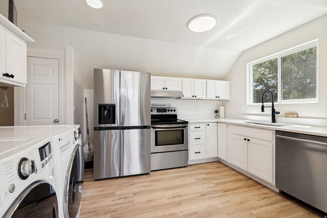 Building Photo - 1230 Farm Lane Cir Unit B