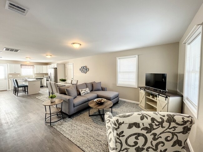 Photo - 470 Norwich Rd