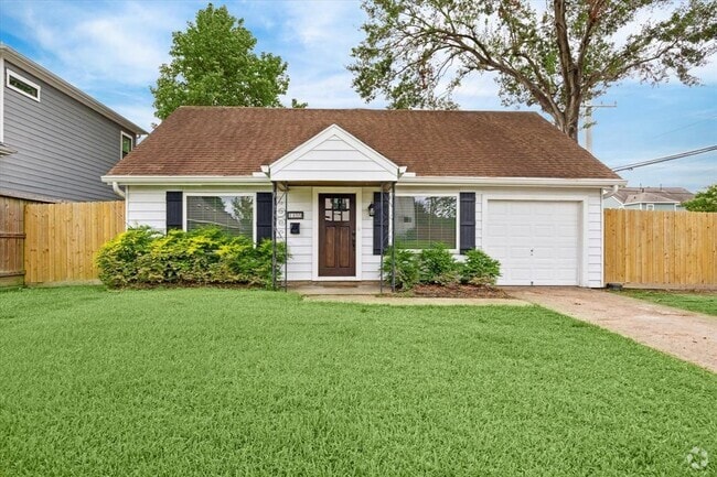 Building Photo - 1355 Gardenia Dr Rental