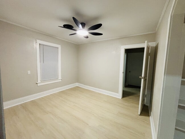 Photo - 102 E Fort Worth St