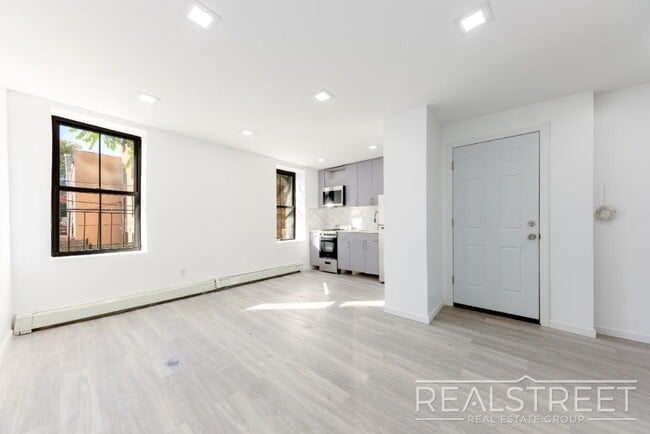 Photo - 4 Bed 3 bath Upper Duplex in Bed Stuy Townhouse! Unidad 2