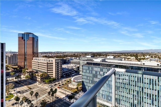 Photo - 400 W Ocean Blvd Unidad 2004