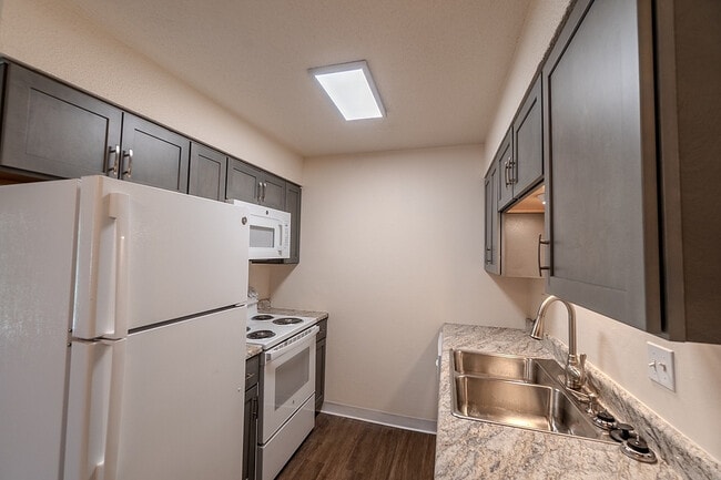 Building Photo - Rosewood Village