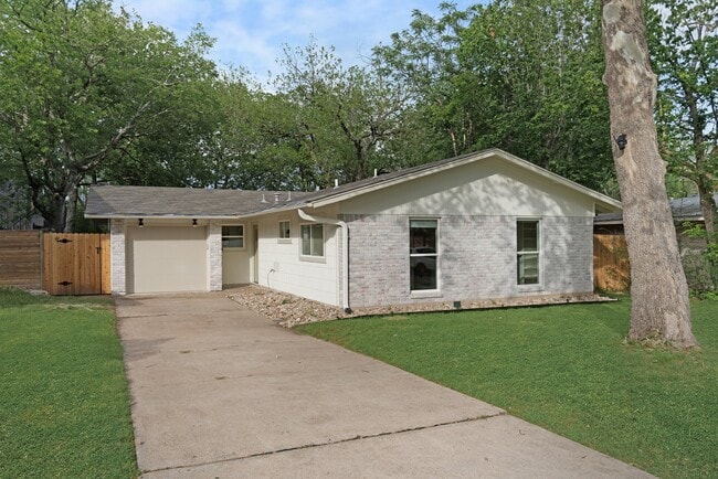 Photo - 404 Arbor Ln