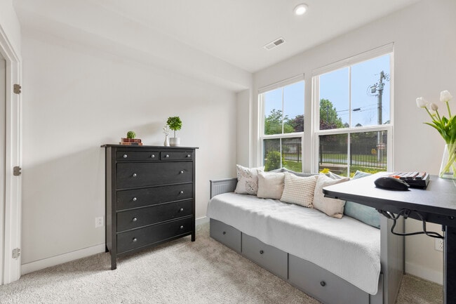 Photo - 3748 Ellington St