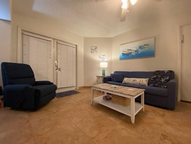 Building Photo - 8600 Ridgewood Ave Unit ID1346831P