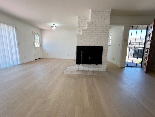 Photo - 946 Maryann Dr