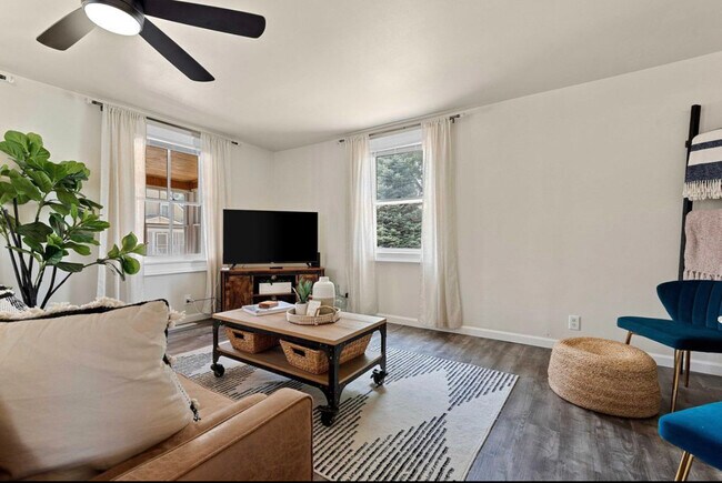 Photo - 532 W 5th Ave