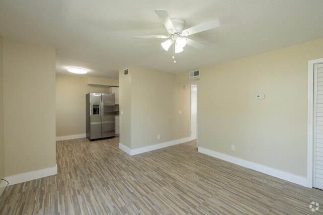 2BR, 1BA - 900SF - Living Room - Port Tampa Flats