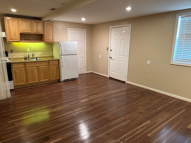 Photo - 252 Oak Ave Unidad B