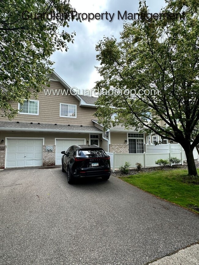 Photo - Eden Prairie Townhome, 1 Car Garage, Dishwasher, Fireplace, Walk Out Patio