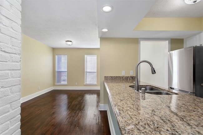 5904 Sandhurst Ln Unidad 246