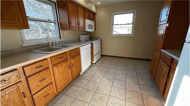 Photo - 827 Broadway Blvd