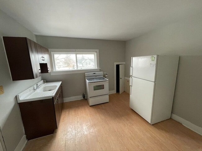Building Photo - 105 N State St Unit 2 Rental