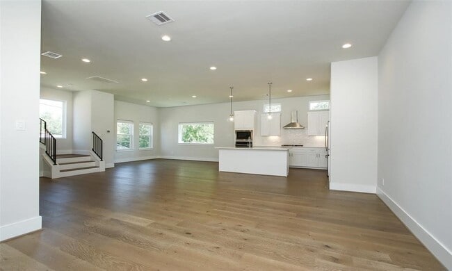 Photo - 836 Fisher St