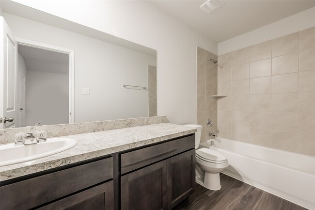 Photo - 22211 Red Knot Run