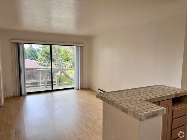 Building Photo - Sunny West facing one bedroom in the wonde... Unit 326 Rental